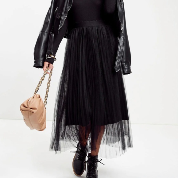 VICI CENTER STAGE TULLE MIDI SKIRT BLACK - Picture 1 of 5